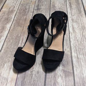 Wild Diva Lounge Suede Wedges